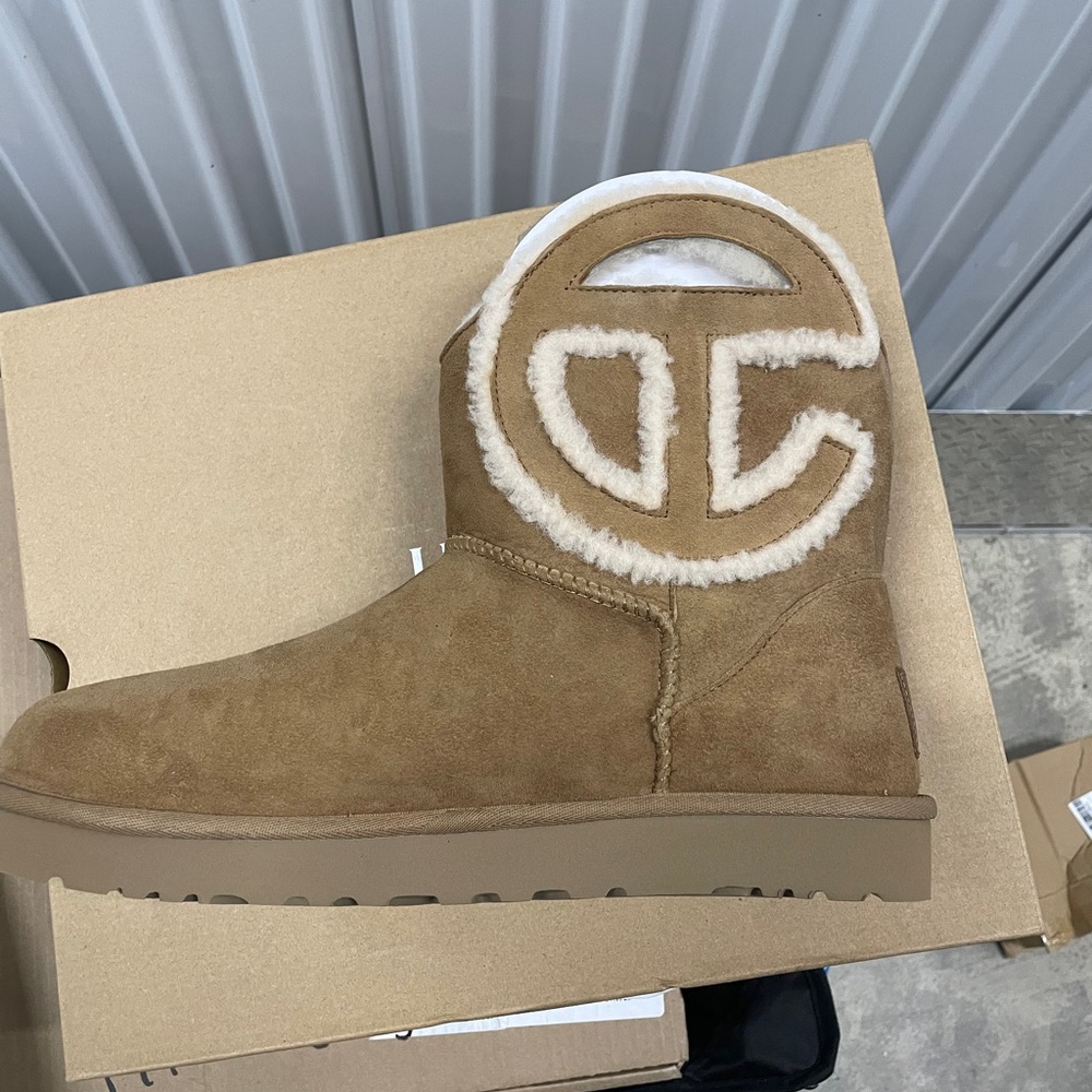 Ugg x Telfar UGG boots - Picture 2 of 3